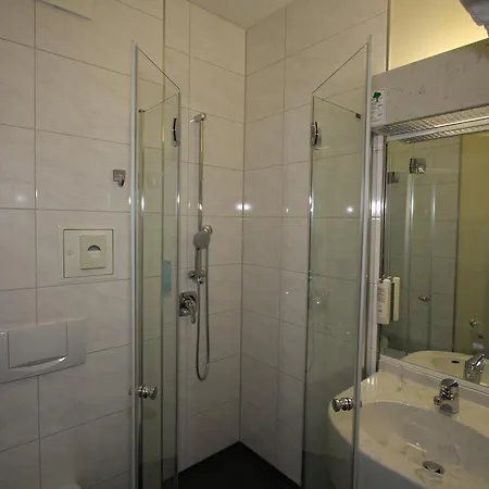 Sch\u00f6fer Hotel 3*